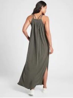 New With Tags Athleta Petite Hayes Pleated Dress Sz SP (fits large)